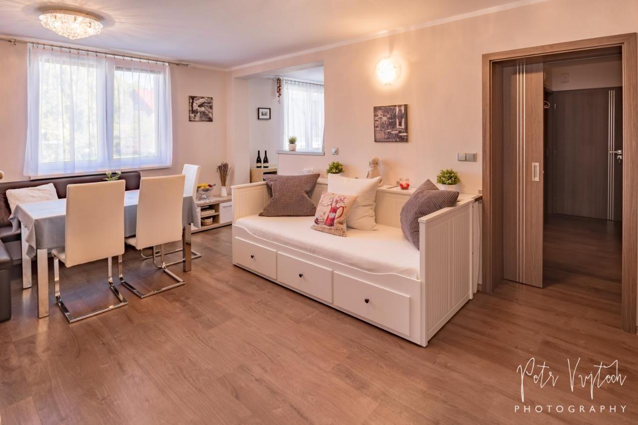 Apartman Na Lipne Frymburk Exteriör bild
